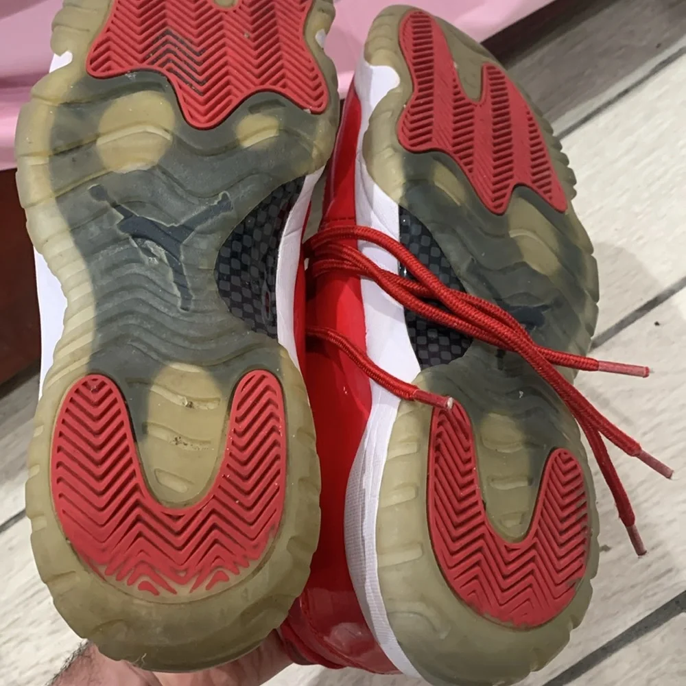 Jordan 11 Reds - Picture 4 of 4